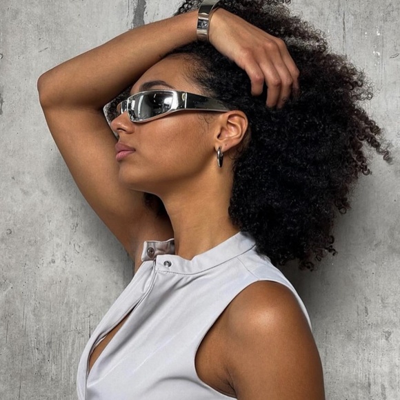 Y2K Trendy Wrap Around Silver Futuristic Unisex Rave Party Fashion Sunglasses - Picture 2 of 5